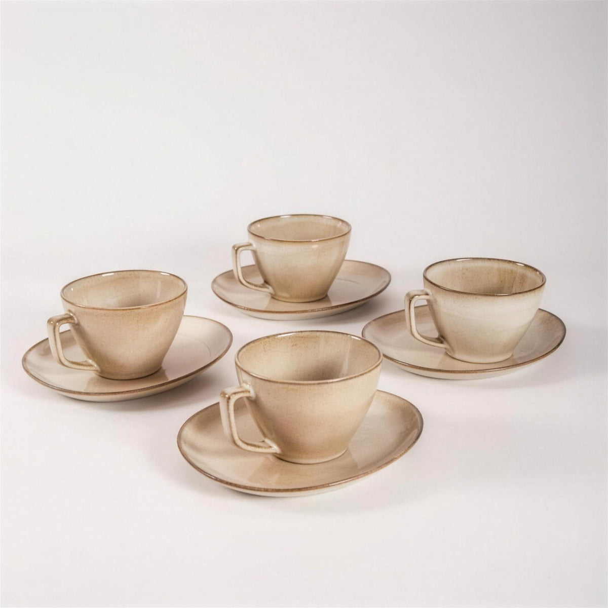 Lot de 4 tasses et soucoupes – Beige