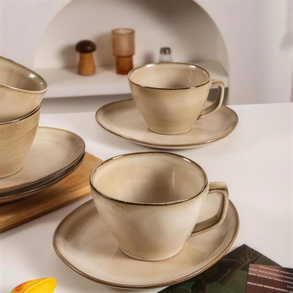 Lot de 4 tasses et soucoupes – Beige