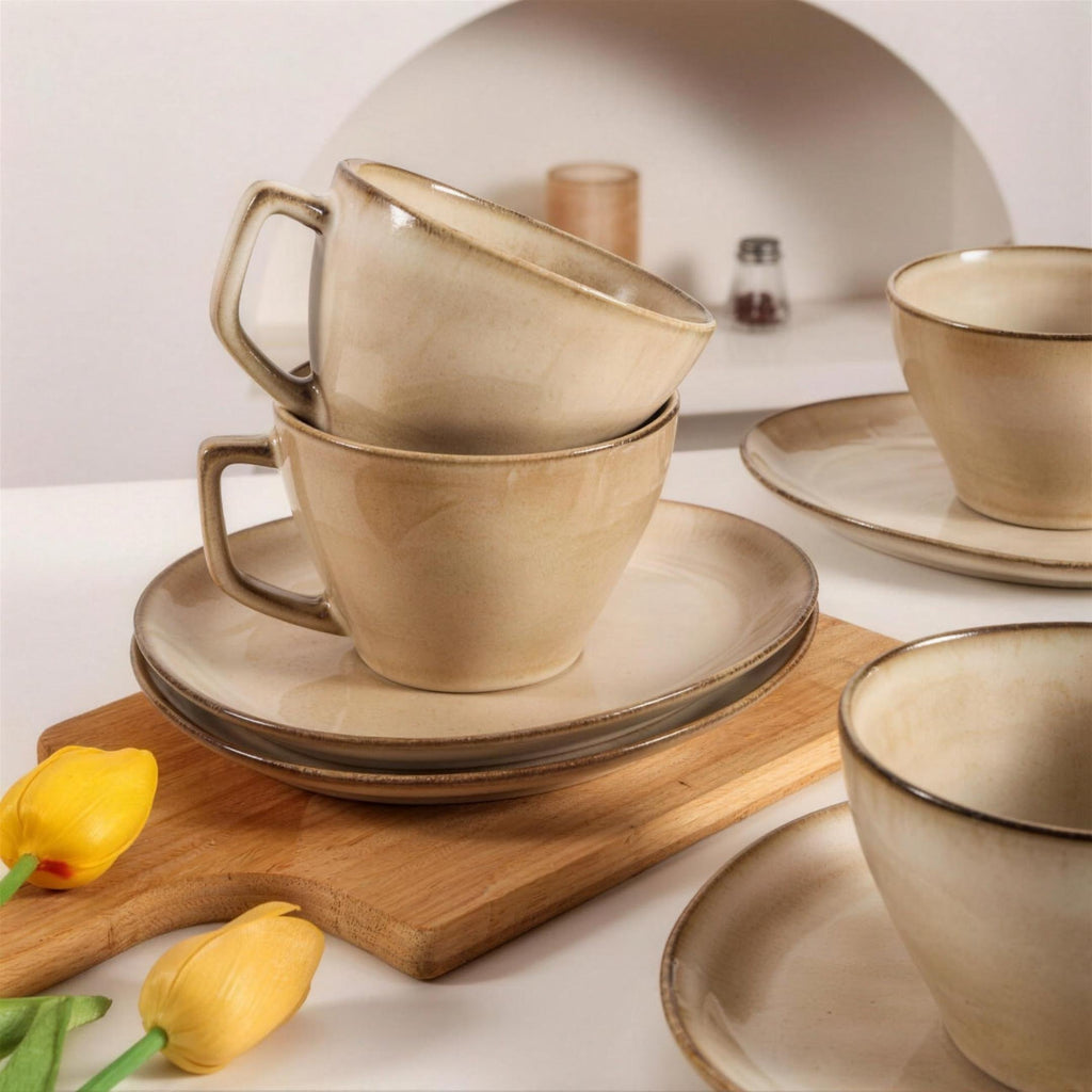Lot de 4 tasses et soucoupes – Beige