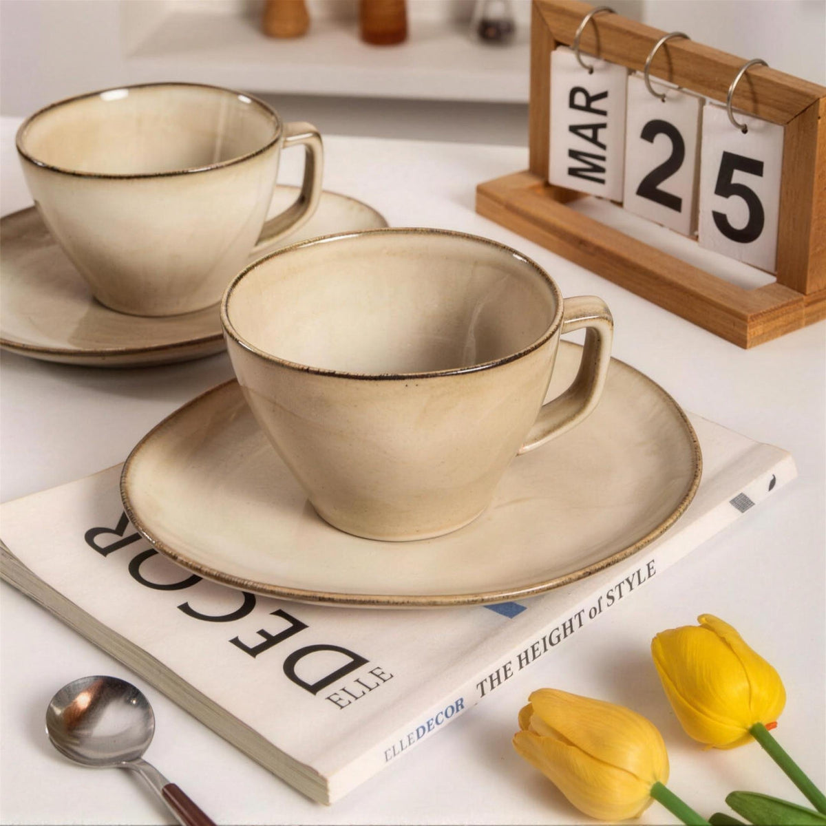 Lot de 4 tasses et soucoupes – Beige