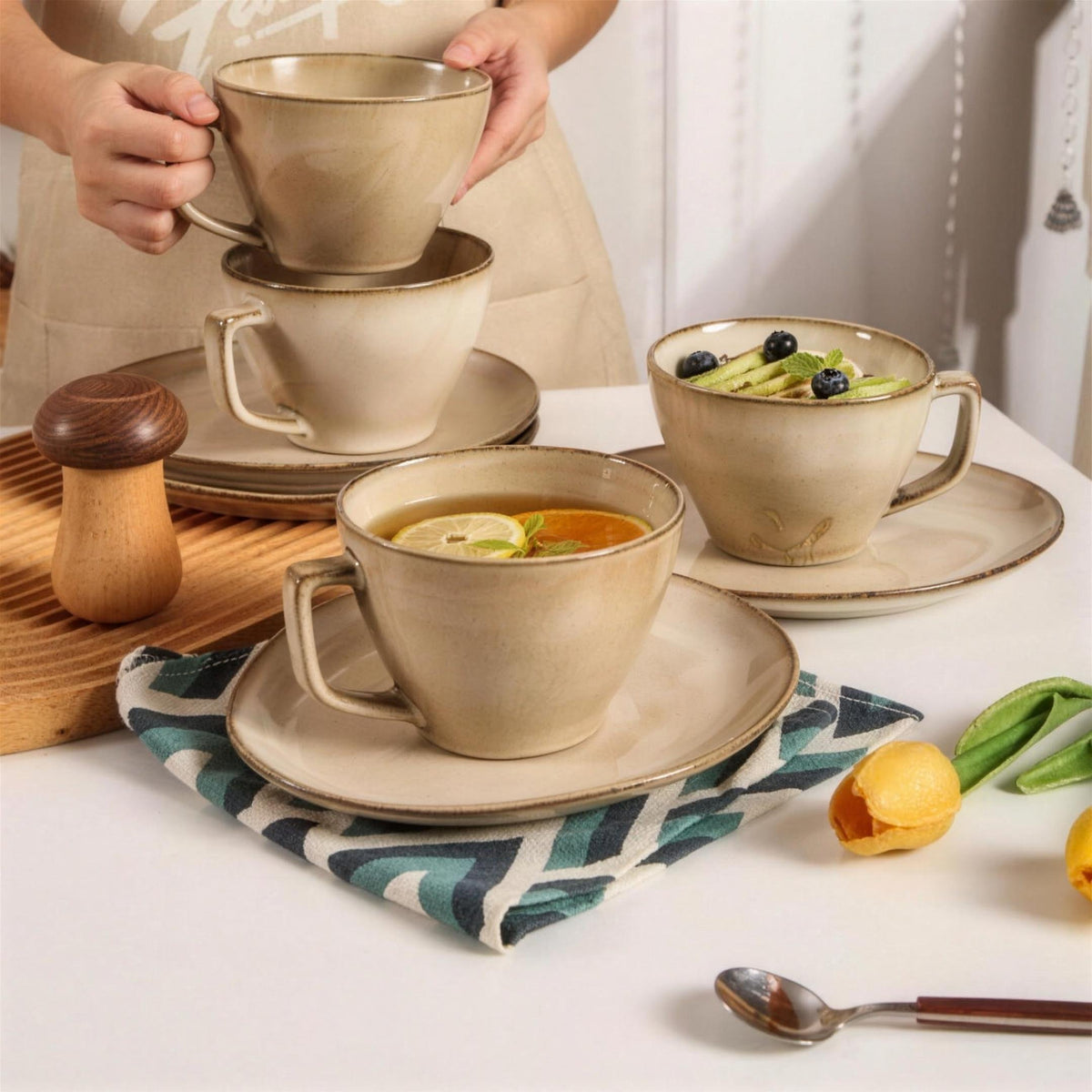Lot de 4 tasses et soucoupes – Beige