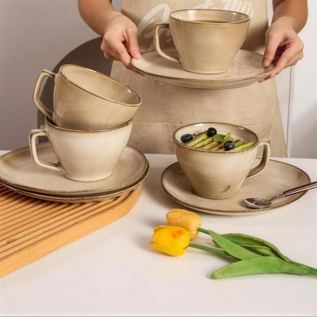 Lot de 4 tasses et soucoupes – Beige