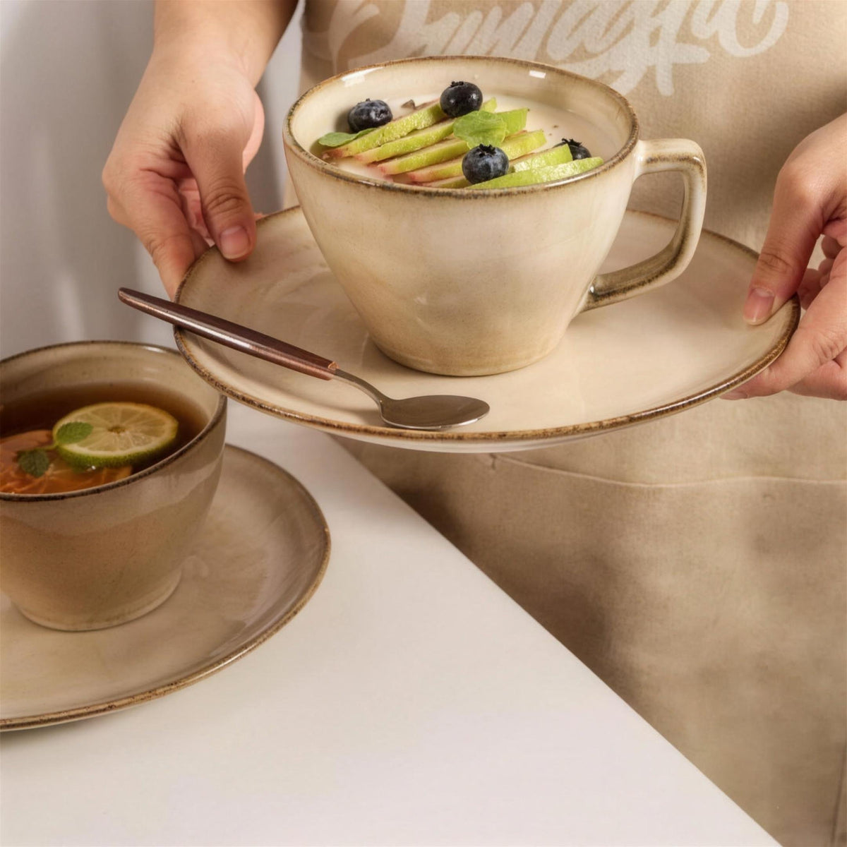 Lot de 4 tasses et soucoupes – Beige